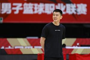 S赛直播页面-上赛季总决赛对手！杨鸣将继续解说总决赛G2 搭档山东主帅邱彪
