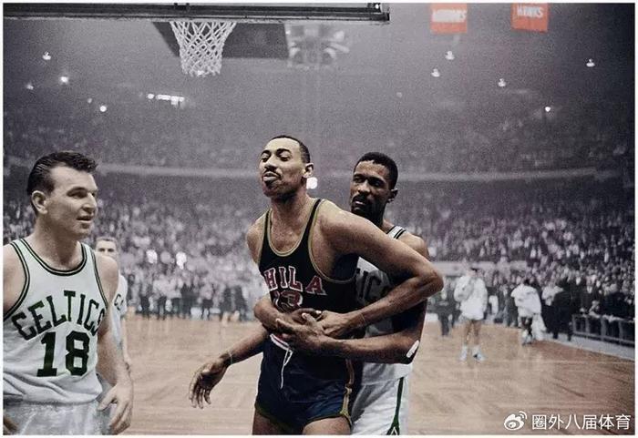 官方赛事-NBA单场奇葩数据，张伯伦上场44分钟零出手只得1分，他为何这样做